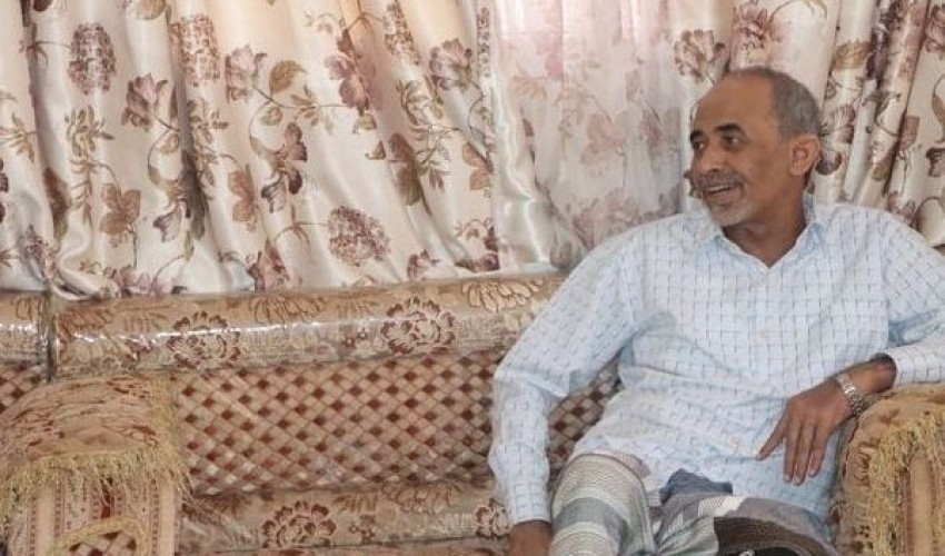 العميد طارق صالح يطمئن على صحة اللواء محمود الصبيحي